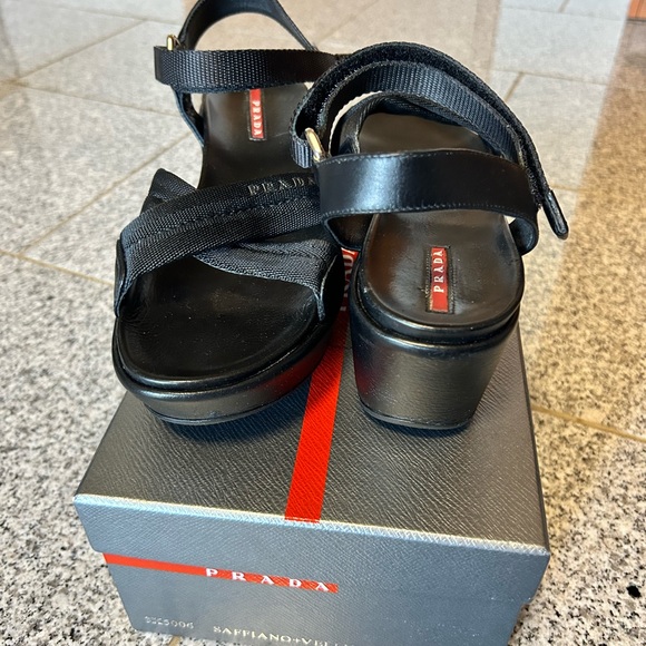 Prada shoes - Picture 2 of 4